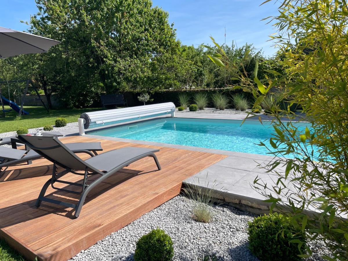 Appart-Hotel N 4 Calme Avec Terrasse, Wi-Fi Haut Debit, Petit-Dejeuner, Room-Service Et Parking Prive Chouzelot Exterior photo